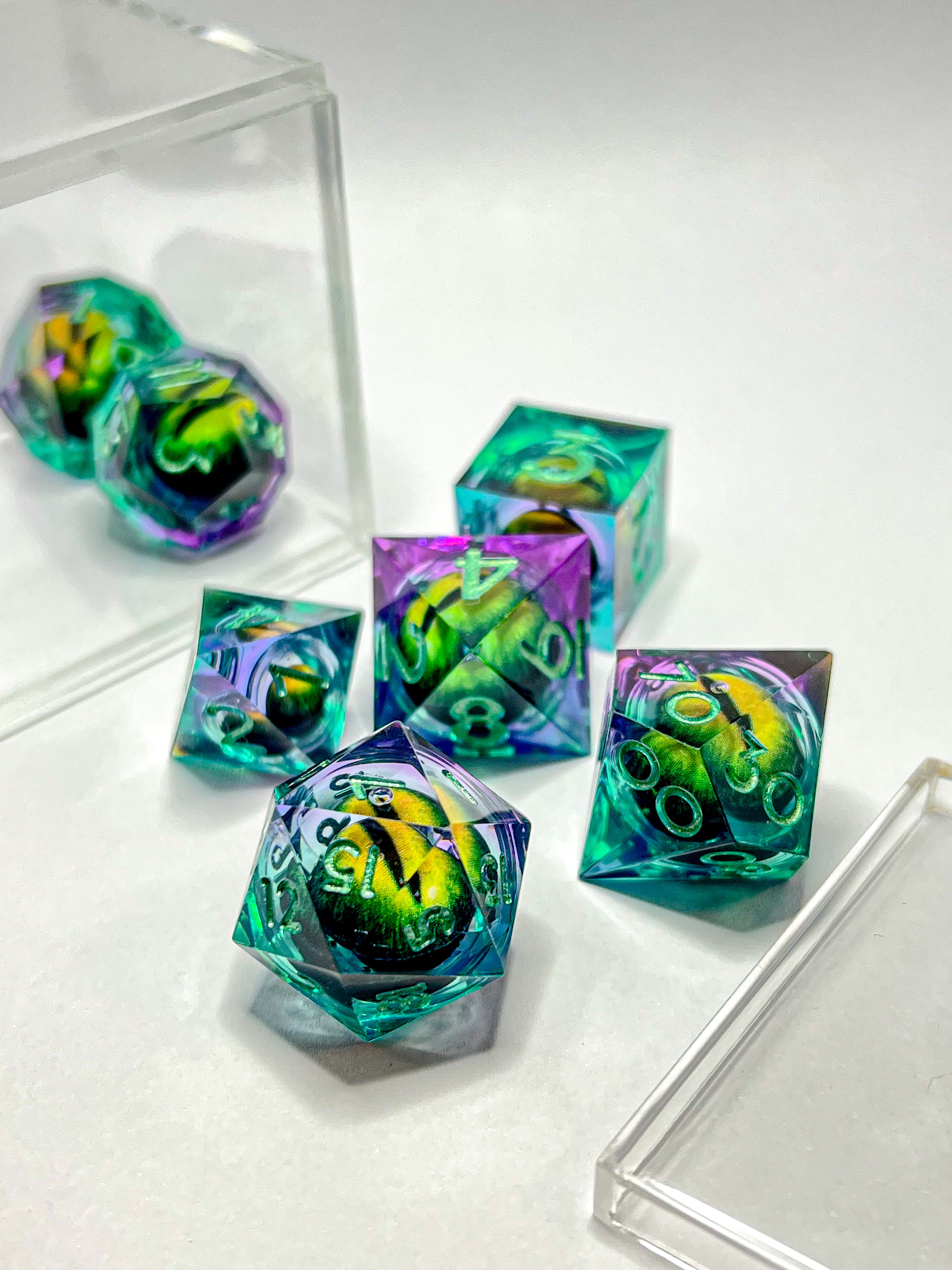 Sharp-edged dice set "Whisper of the Outer Deep"