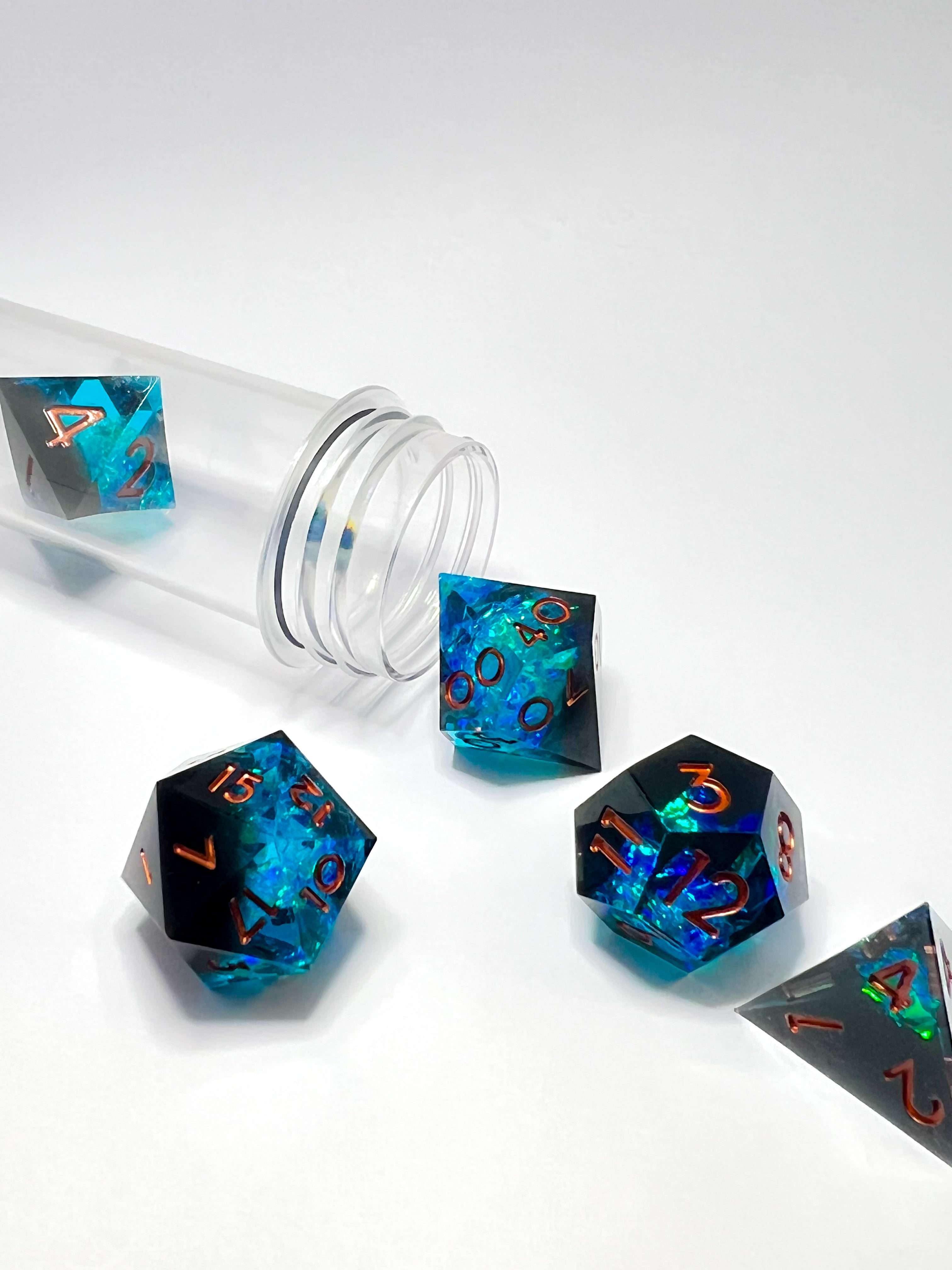 Sharp-edged dice set "Obsidian Sea"