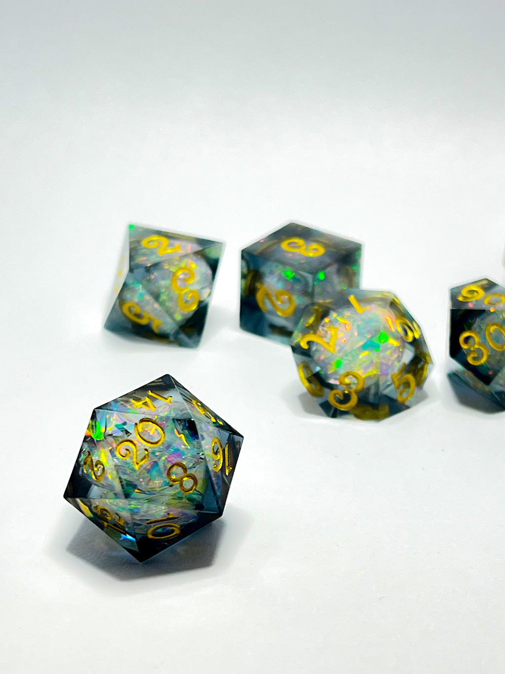Sharp-edged dice set "Veilcrystal"