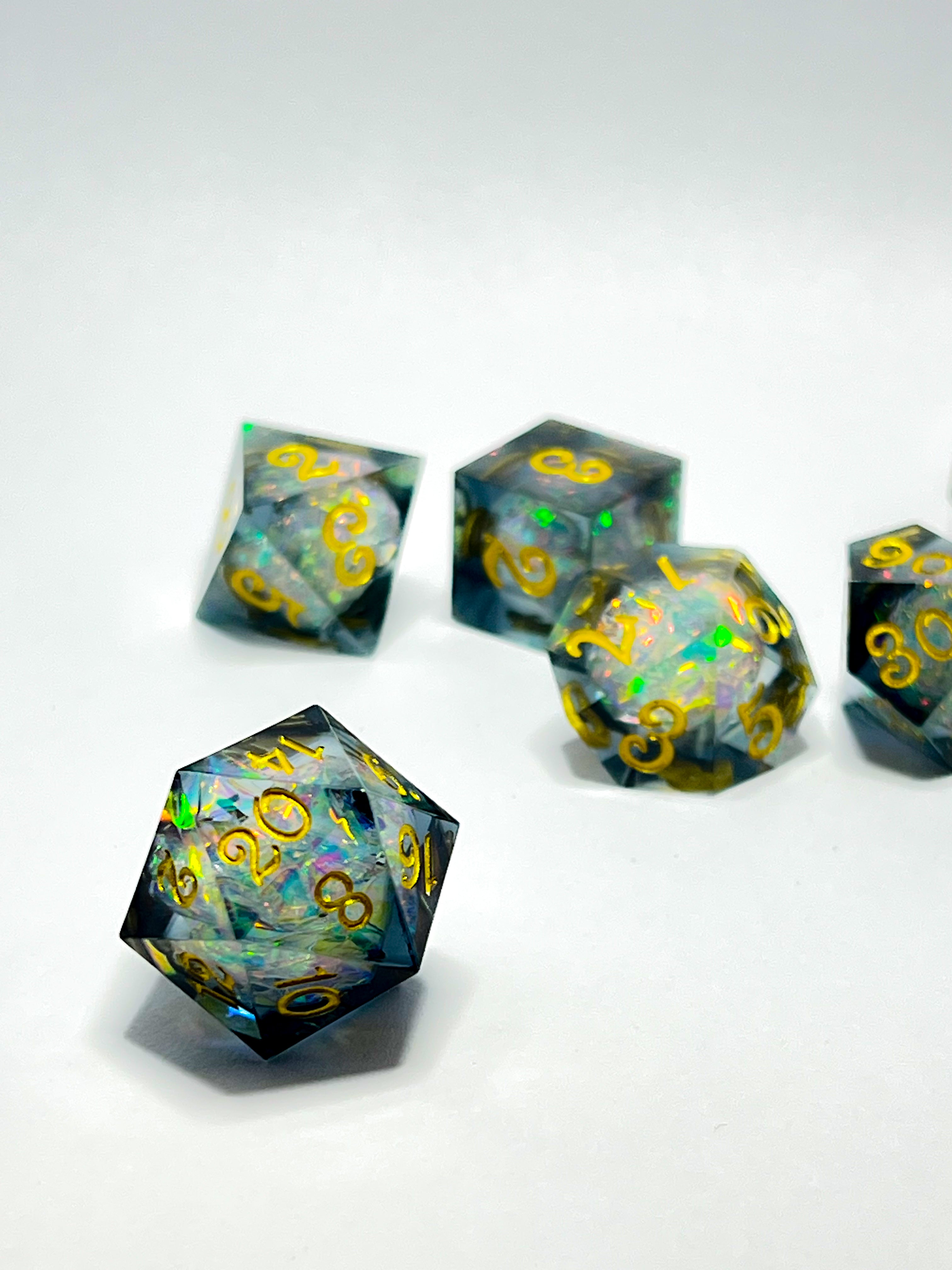 Sharp-edged dice set "Veilcrystal"